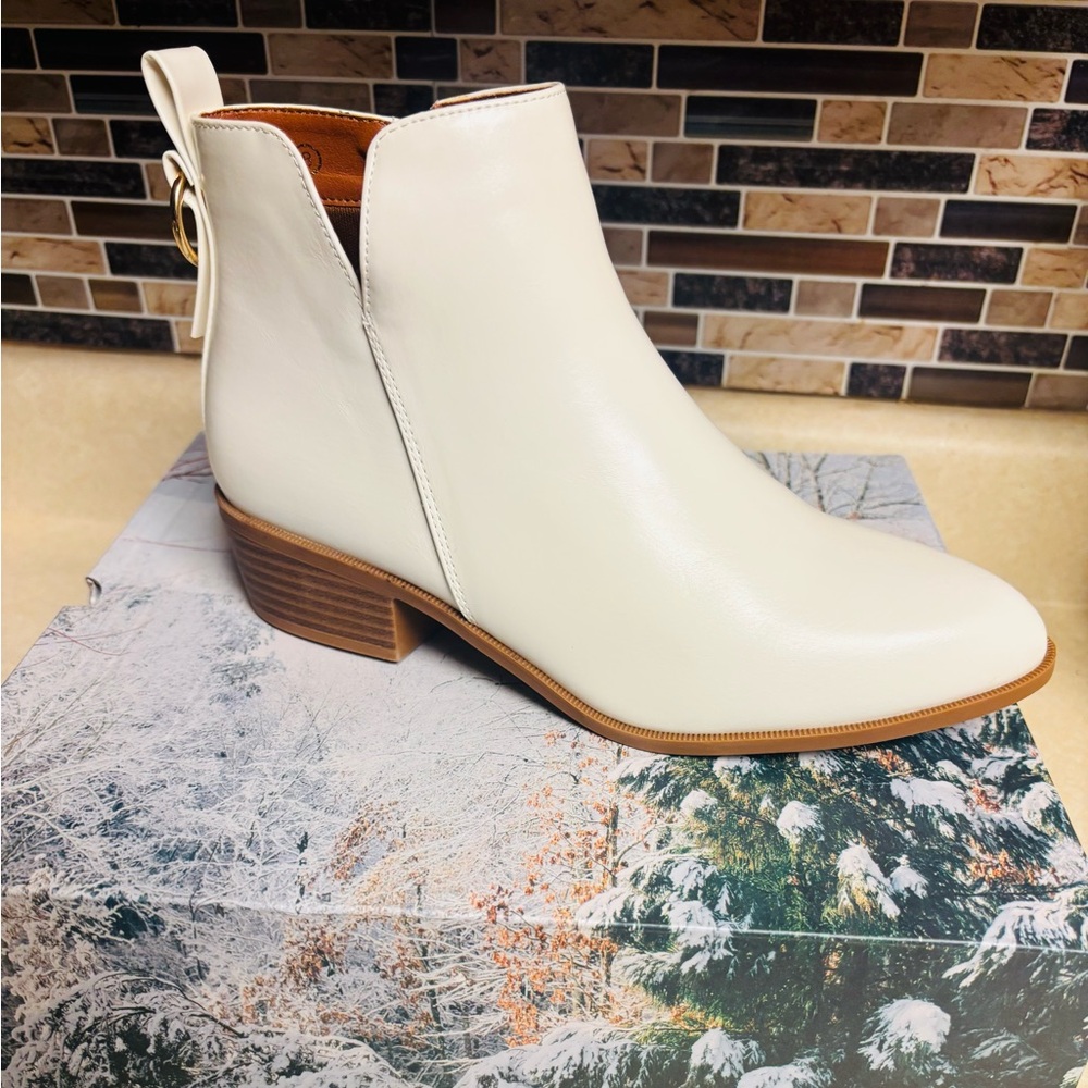 -NEW- Ankle boots, White, Size 8